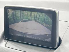 【バックカメラ】駐車時に後方がリアルタイム映像で確認できます。大型商業施設や立体駐車場での駐車時や、夜間のバック時に大活躍！運転スキルに関わらず、今や必須となった装備のひとつです！ 4