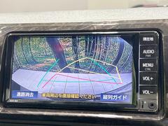 【バックカメラ】駐車時に後方がリアルタイム映像で確認できます。大型商業施設や立体駐車場での駐車時や、夜間のバック時に大活躍！運転スキルに関わらず、今や必須となった装備のひとつです！ 4