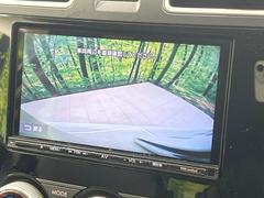 【バックカメラ】駐車時に後方がリアルタイム映像で確認できます。大型商業施設や立体駐車場での駐車時や、夜間のバック時に大活躍！運転スキルに関わらず、今や必須となった装備のひとつです！ 4