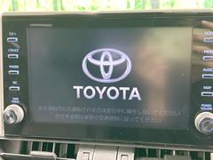 【ナビ機能付きディスプレイオーディオ】ナビ機能搭載の他、お持ちのスマートフォンと連携して、ナビやｂｌｕｅｔｏｏｔｈでの音楽再生が可能です♪デザインはもちろん操作性も良好！ 3