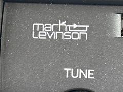 【マークレビンソンサウンドシステム】メーカーオプションの高品位サウンドシステムを搭載。専用のチューニングが施された大小様々なスピーカーから良質なサウンドが奏でられ、臨場感あふれる音響空間を演出します。 4