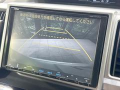 【バックカメラ】駐車時に後方がリアルタイム映像で確認できます。大型商業施設や立体駐車場での駐車時や、夜間のバック時に大活躍！運転スキルに関わらず、今や必須となった装備のひとつです！ 4