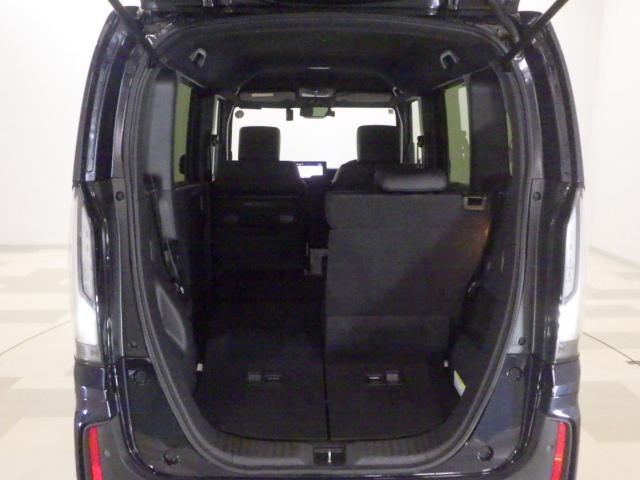 荷物によって片側のみシートを倒して使うことも出来ます！