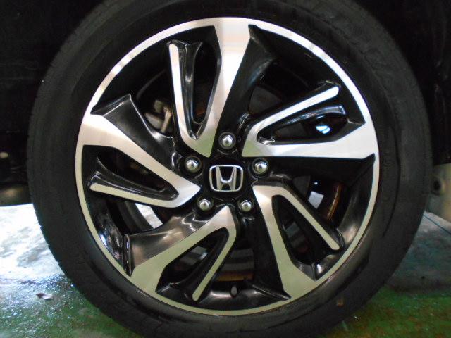 ステップワゴンスパーダ スパーダ・クールスピリットホンダセンシング　サイドエアバック　左右電動スライドドア　助手席エアバッグ　ドライブレコーダ　ＡＡＣ　横滑り防止機能　ターボ車　シートヒータ　ＡＢＳ　アクティブクルーズ　バックモニタ　地ＴＶ　ナビ＆ＴＶ　三列シート（27枚目）