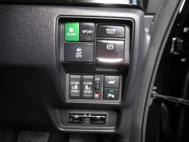 ＥＴＣ付！両側電動スライドドア！！燃費を抑えるＥＣＯＮ、横滑りを防ぐＶＳＡ等のスイッチ類は運転席の右側、手の届きやすい位置にあります。