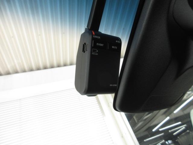 『ドライブレコーダー』動画を残すことで万が一の事態に遭遇した時の必須アイテムです！急ブレーキ・急ハンドルが起こった際、自動で記録が上書きされずに保存され、後でＰＣ等で確認出来ます。