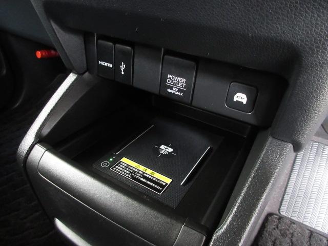 ＵＳＢ端子＆ＨＤＭＩ端子＆１２Ｖ電源ソケットも装備☆充電はもちろん、音楽や映像をナビ画面でお楽しみいただけます◎置くだけでワイヤレスで充電も可能です。