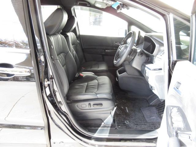 すわり心地の良い運転席・助手席です。長時間のドライブの疲れ軽減に貢献します。どうぞ快適なドライブを♪