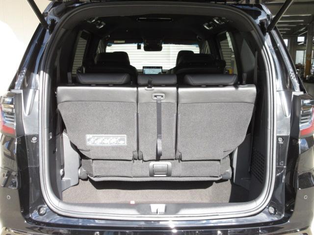 荷室は容量の大きさだけではなく、開口部の低さにもこだわっています。重いものを高く持ち上げる必要がないので、荷物の積み込みがスムーズにできますね。