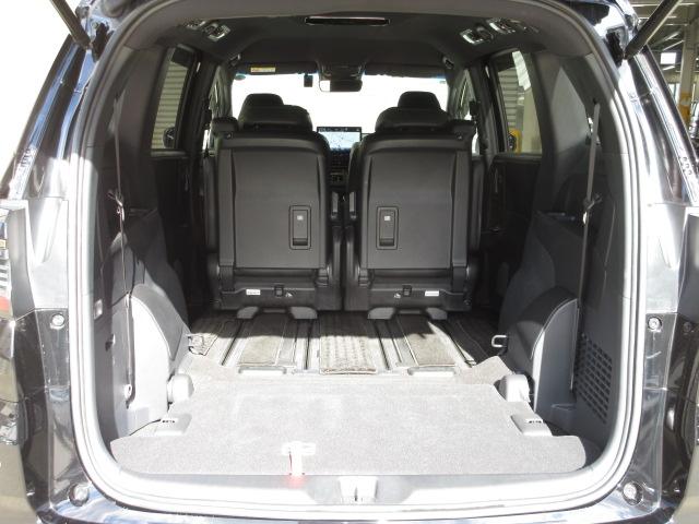 ２列目・３列目を収納すればこんなに広々スペースの出来上がり！大きな荷物も積み込み可能です。