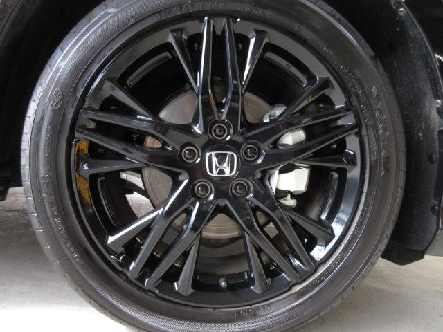 アルミホイール付きで足元もスタイリッシュに！