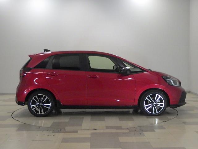 フィット ｅ：ＨＥＶＲＳ　禁煙車　エアバッグ　ナビ＆ＴＶ　パワーウィンドウ　助手席エアバッグ　Ｄレコ　フルセグテレビ　ＬＥＤヘッドランプ　セキュリティアラーム　フルオートエアコン　ＥＴＣ装備　スマートキ　パワーステアリング（25枚目）