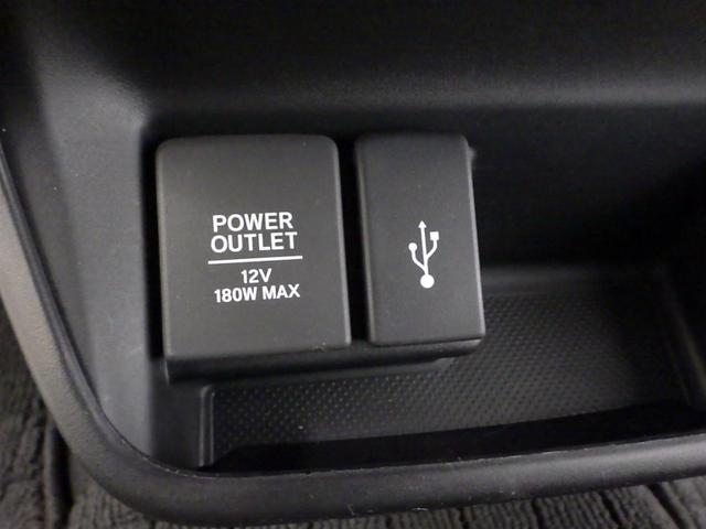 フリードハイブリッド ハイブリッド・Ｇホンダセンシング　ＬＥＤ・ＥＴＣ・スマートキー・リアカメラ・シートヒーター・１５ＡＷ・禁煙車・ベンチシート７人乗り　軽減ブレーキ　キーフリーシステム　電動格納式ドアミラー　１オ－ナ－　ＤＶＤ再生可能　ＥＣＯＮ　後カメラ（8枚目）