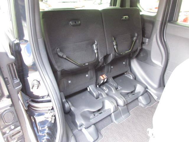 座面を跳ね上げれば、後席が背の高い空間に◎アイデア次第で使い方が広がります♪