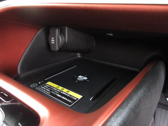 置くだけでワイヤレスで充電可能です。