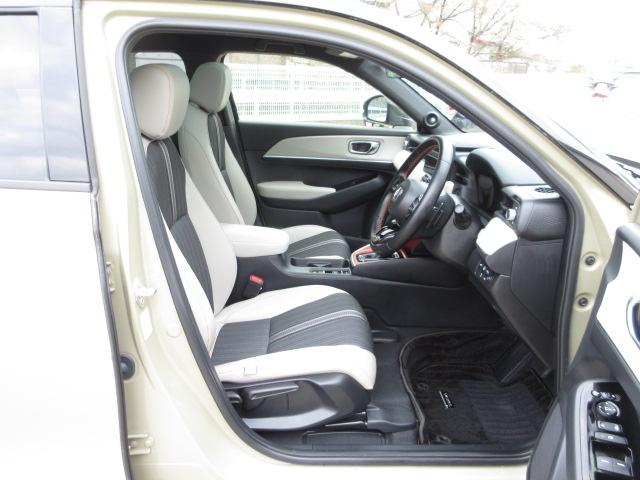 すわり心地の良い運転席・助手席です。長時間のドライブの疲れ軽減に貢献します。どうぞ快適なドライブを♪