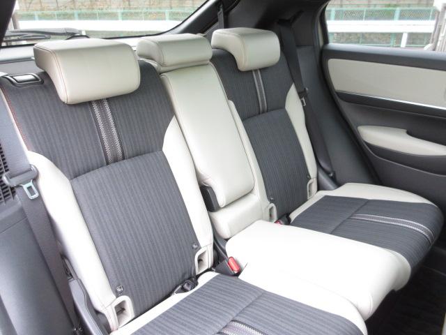 リアシートもゆったり快適に座っていただけますので、後部座席にお乗りの大切な方も楽しくドライブに参加していただけます。