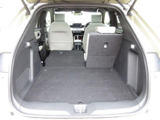 荷物によって片側のみシートを倒して使うことも出来ます！