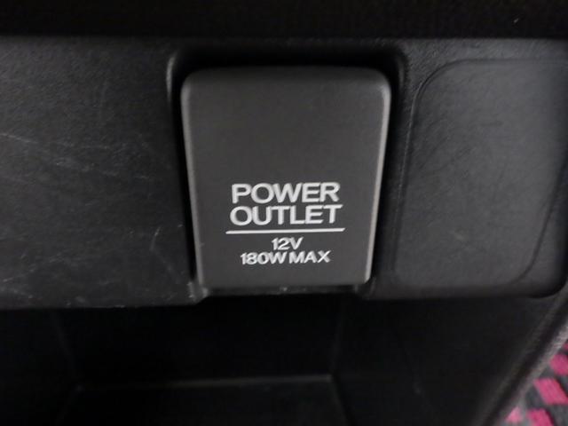 【ＰＯＷＥＲＯＵＴＬＥＴ】１２Ｖ電源ソケットを設置しております。周辺機器の充電にご利用頂けます☆