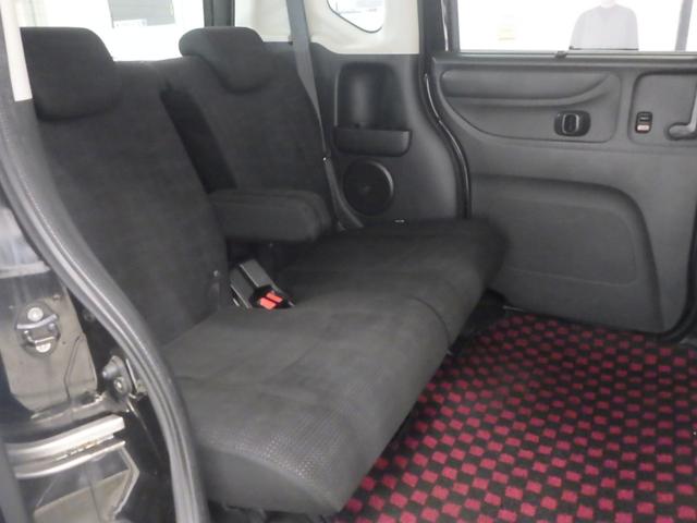 リアシートもゆったり快適に座っていただけますので、後部座席にお乗りの大切な方も楽しくドライブに参加していただけます。