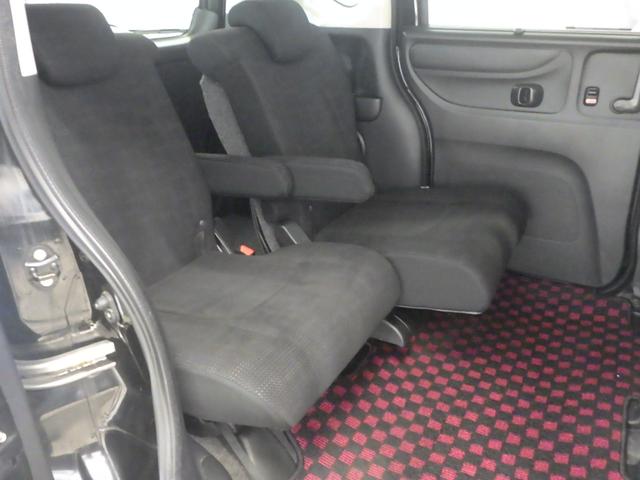 リアシートもゆったり快適に座っていただけますので、後部座席にお乗りの大切な方も楽しくドライブに参加していただけます。