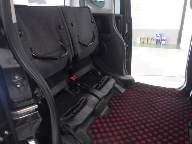 座面を跳ね上げれば、後席が背の高い空間に◎アイデア次第で使い方が広がります♪