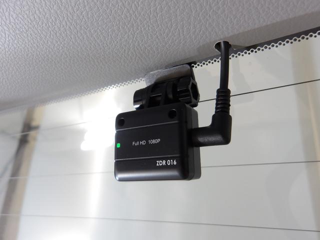 オデッセイ Ｍ　マルチビューカメラ・ＨＩＤ・ＥＴＣ・スマートキー・３列シート・禁煙車（4枚目）