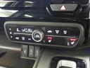 オートエアコンタイプなので細かい操作なしで快適温度に調整してくれます。シートヒーター付きで、冷えた車内でもスイッチを押せば数秒で座面と背もたれがあたたかくなります。