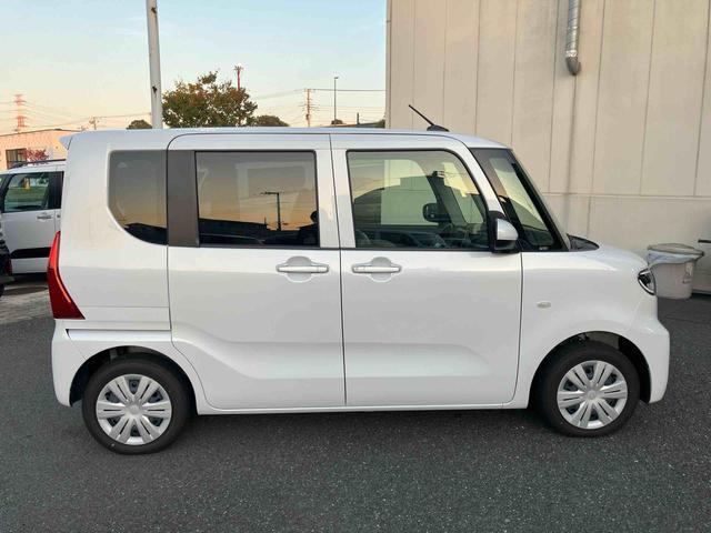 タント L スライドドア LEDヘッドライト オートライト プッシュボタンスターター オート格納ドアミラー オートエアコン 上下2段調節式デッキボード コーナーセンサー 衝突被害軽減ブレーキ(6枚目)