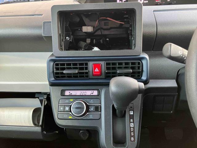 タント L スライドドア LEDヘッドライト オートライト プッシュボタンスターター オート格納ドアミラー オートエアコン 上下2段調節式デッキボード コーナーセンサー 衝突被害軽減ブレーキ(12枚目)