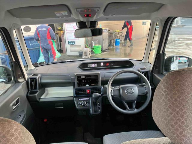 タント L スライドドア LEDヘッドライト オートライト プッシュボタンスターター オート格納ドアミラー オートエアコン 上下2段調節式デッキボード コーナーセンサー 衝突被害軽減ブレーキ(21枚目)