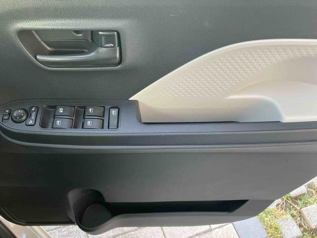 タント L スライドドア LEDヘッドライト オートライト プッシュボタンスターター オート格納ドアミラー オートエアコン 上下2段調節式デッキボード コーナーセンサー 衝突被害軽減ブレーキ(14枚目)