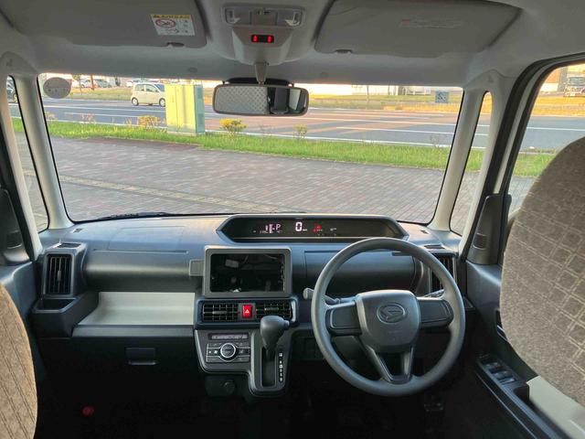 タント L スライドドア LEDヘッドライト オートライト プッシュボタンスターター オート格納ドアミラー オートエアコン 上下2段調節式デッキボード コーナーセンサー 衝突被害軽減ブレーキ(22枚目)