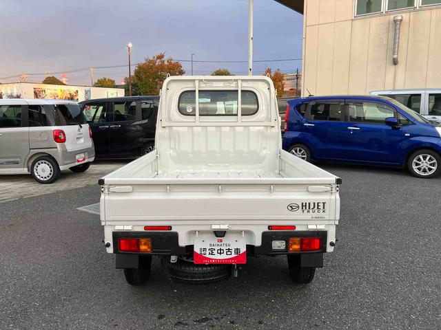 ハイゼットトラック スタンダード 荷台三方開 スマートアシスト 横滑り防止装置 前後コーナーセンサー アイドリングストップ オートライト オートハイビーム スピーカー一体型AM/FMラジオ サイドレバー式駐車ブレーキ バッテリーカバー(4枚目)