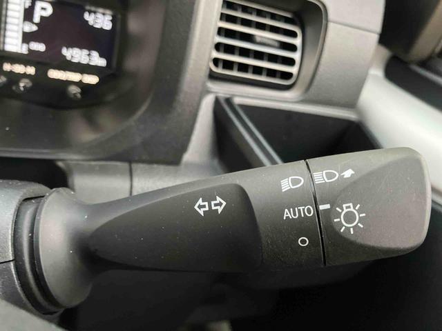 ハイゼットトラック スタンダード 荷台三方開 スマートアシスト 横滑り防止装置 前後コーナーセンサー アイドリングストップ オートライト オートハイビーム スピーカー一体型AM/FMラジオ サイドレバー式駐車ブレーキ バッテリーカバー(14枚目)