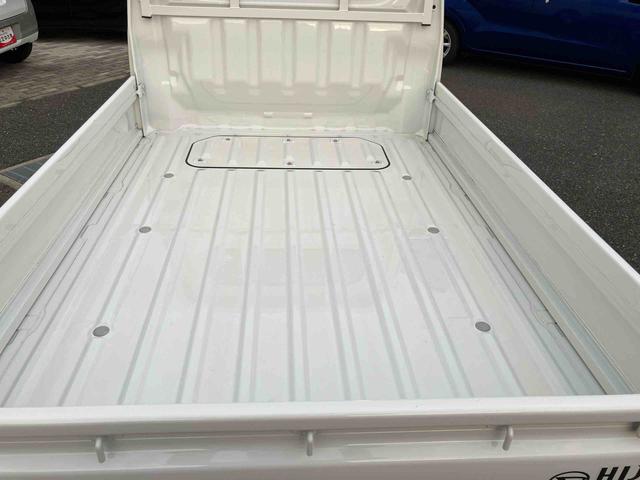 ハイゼットトラック スタンダード 荷台三方開 スマートアシスト 横滑り防止装置 前後コーナーセンサー アイドリングストップ オートライト オートハイビーム スピーカー一体型AM/FMラジオ サイドレバー式駐車ブレーキ バッテリーカバー(17枚目)