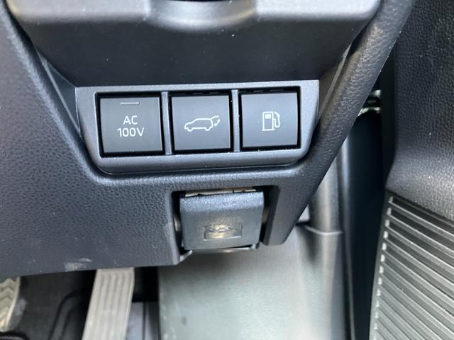 プリウス Ｚ　ナビ　全方位モニター　ソーラーパネル装着車　バックカメラ　オートライト　プッシュスタート　オートエアコン　衝突被害軽減システム　衝突安全ボディ（6枚目）