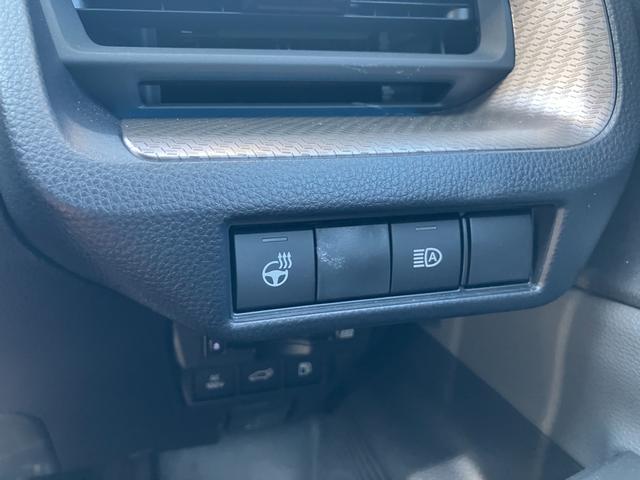 プリウス Ｚ　ナビ　全方位モニター　ソーラーパネル装着車　バックカメラ　オートライト　プッシュスタート　オートエアコン　衝突被害軽減システム　衝突安全ボディ（7枚目）