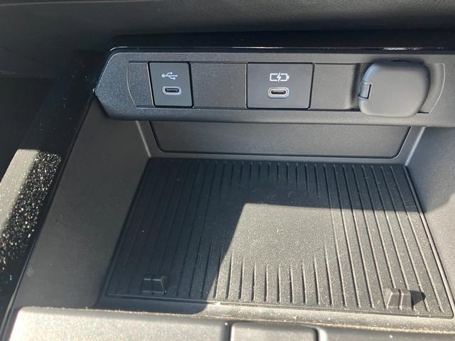 プリウス Ｚ　ナビ　全方位モニター　ソーラーパネル装着車　バックカメラ　オートライト　プッシュスタート　オートエアコン　衝突被害軽減システム　衝突安全ボディ（8枚目）