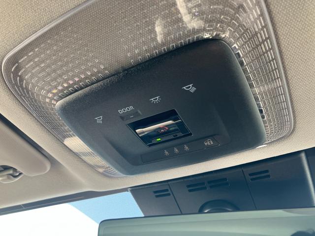 プリウス Ｚ　ナビ　全方位モニター　ソーラーパネル装着車　バックカメラ　オートライト　プッシュスタート　オートエアコン　衝突被害軽減システム　衝突安全ボディ（15枚目）