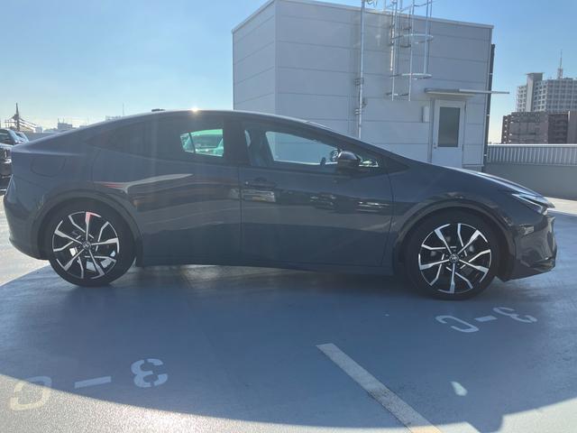 プリウス Ｚ　ナビ　全方位モニター　ソーラーパネル装着車　バックカメラ　オートライト　プッシュスタート　オートエアコン　衝突被害軽減システム　衝突安全ボディ（18枚目）