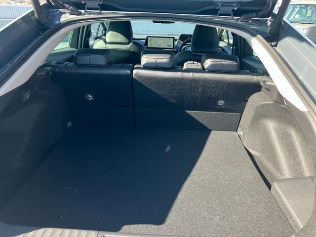 プリウス Ｚ　ナビ　全方位モニター　ソーラーパネル装着車　バックカメラ　オートライト　プッシュスタート　オートエアコン　衝突被害軽減システム　衝突安全ボディ（27枚目）