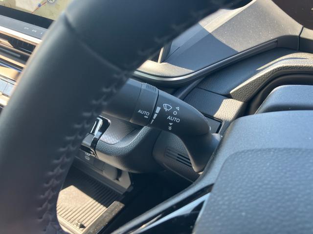 プリウス Ｚ　ナビ　全方位モニター　ソーラーパネル装着車　バックカメラ　オートライト　プッシュスタート　オートエアコン　衝突被害軽減システム　衝突安全ボディ（57枚目）