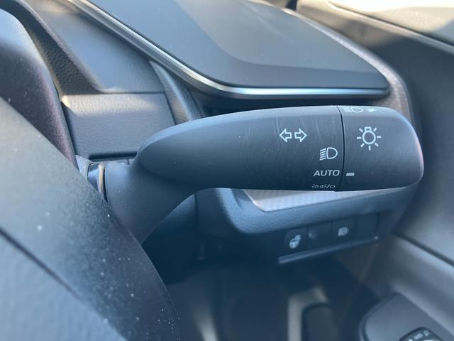 プリウス Ｚ　ナビ　全方位モニター　ソーラーパネル装着車　バックカメラ　オートライト　プッシュスタート　オートエアコン　衝突被害軽減システム　衝突安全ボディ（58枚目）