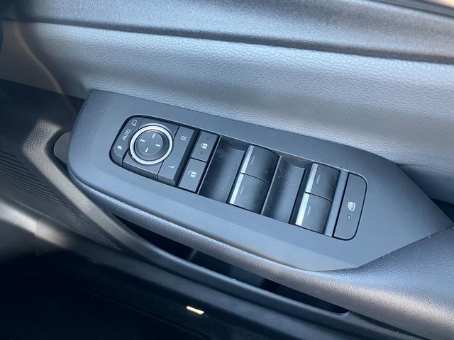 プリウス Ｚ　ナビ　全方位モニター　ソーラーパネル装着車　バックカメラ　オートライト　プッシュスタート　オートエアコン　衝突被害軽減システム　衝突安全ボディ（60枚目）