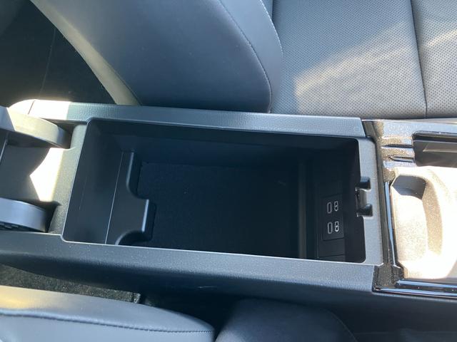 プリウス Ｚ　ナビ　全方位モニター　ソーラーパネル装着車　バックカメラ　オートライト　プッシュスタート　オートエアコン　衝突被害軽減システム　衝突安全ボディ（68枚目）