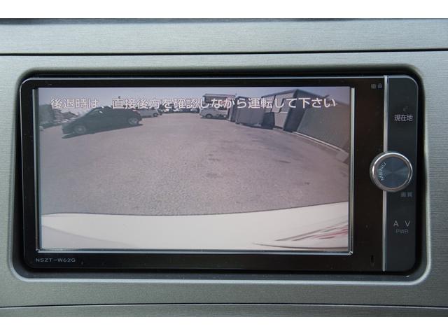 プリウス Ｓ　ＥＴＣ　バックカメラ　ナビ　ＴＶ　アルミホイール　ＨＩＤ　ＣＶＴ　スマートキー　電動格納ミラー　盗難防止システム　ＣＤ　ＤＶＤ再生　衝突安全ボディ　ＡＢＳ　エアコン　パワーステアリング（17枚目）