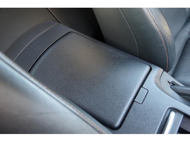 フェアレディZ バージョンT 本革シート 盗難防止システム パワーシート キーレス シートヒーター パワーステアリング オートエアコン ABS 助手席エアバック パワーウィンドウ 衝突安全ボディ 運転席エアバック カセット(34枚目)