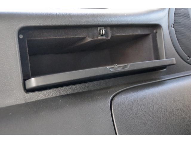 フェアレディZ バージョンT 本革シート 盗難防止システム パワーシート キーレス シートヒーター パワーステアリング オートエアコン ABS 助手席エアバック パワーウィンドウ 衝突安全ボディ 運転席エアバック カセット(37枚目)