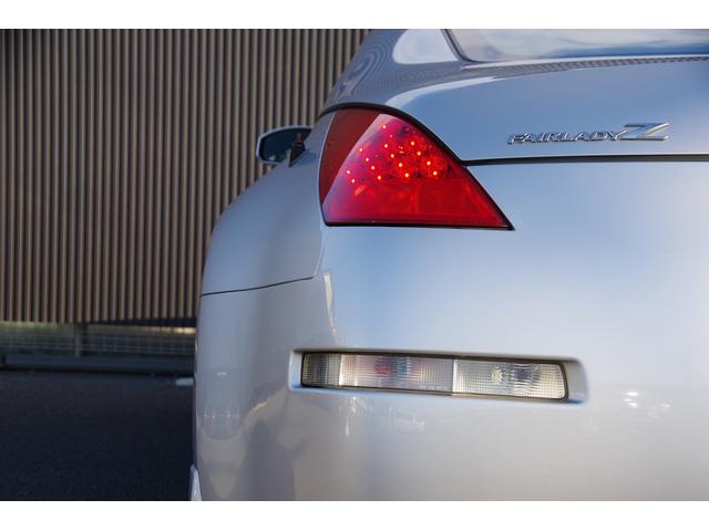 フェアレディZ バージョンT 本革シート 盗難防止システム パワーシート キーレス シートヒーター パワーステアリング オートエアコン ABS 助手席エアバック パワーウィンドウ 衝突安全ボディ 運転席エアバック カセット(47枚目)